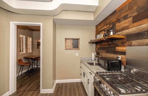 Newport Condo | Monmouth Loft 3 Heart of Newport