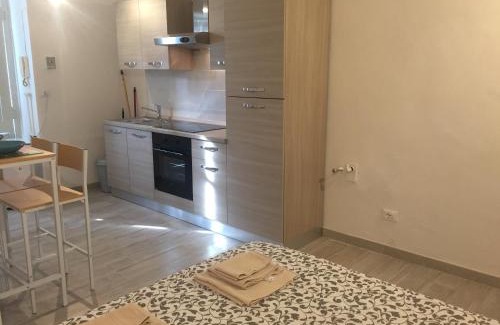 Historic Centre Apartment | Monolocale via Berthollet 6