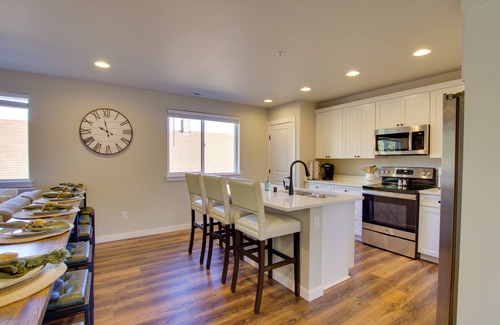 Monroe Apartment | Monroe Apartment Near Evergreen State Fairgrounds!