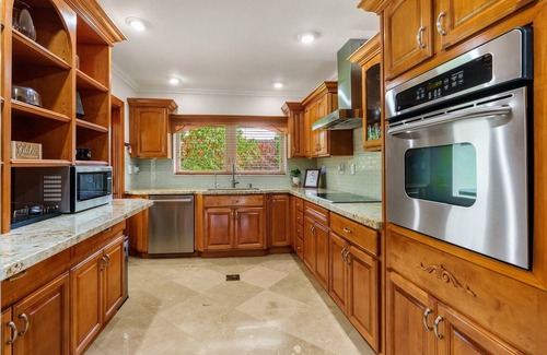 South Lake House | Monroe Retreat, 3/3, flexible space, heated pool, hot tub, beach 10 mins