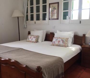 Caloura House | Monserrate - Galera Cottage