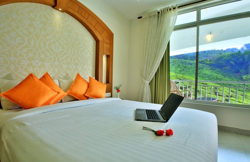 Chithirapuram Hotel | Monsoon Grande