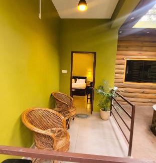Pirmed Cabin | Monsoon Retreats Treehouse