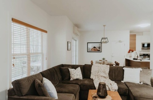 Saint-Faustin-Lac-Carre Condo | Mont-Blanc Ski In/Out: Direct Access, Fireplace & Nature