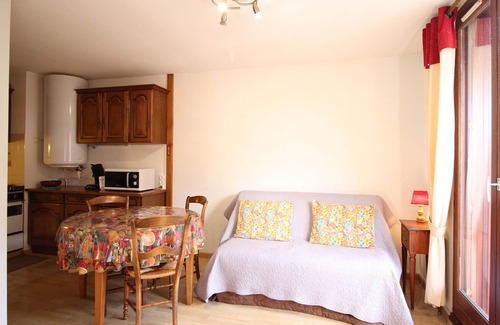 Mont-Dore Apartment | Mont-Dore: Confortable F2 34m², 2 étoiles, Balcon, Parking, 650m des Thermes & Commerces