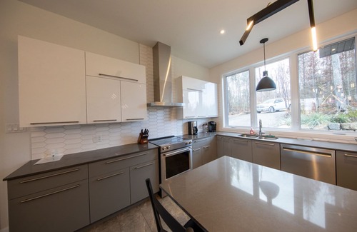 La Conception House | Mont Tremblant -Newly Built Home. SKI ,HIKE, EXPLORE NATURE Private Hot Tub!