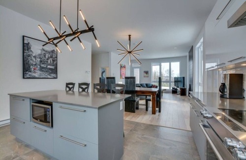 La Conception House | Mont Tremblant -Newly Built Home. SKI ,HIKE, EXPLORE NATURE Private Hot Tub!