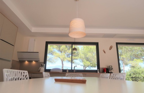 Mazan Villa | Mont Ventoux breathtaking view design house with private pool & air conditioning