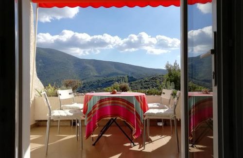Mollans-sur-Ouveze Apartment | Mont-Ventoux, Provence, Appartement avec vue panoramique et piscine
