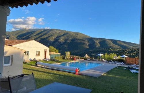 Mollans-sur-Ouveze Apartment | Mont-Ventoux, Provence, Appartement avec vue panoramique et piscine