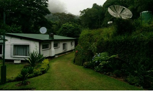 Mutare House | Montana - Clean Serene Sleeps 10 with spacious living rooms Perfect for Couples