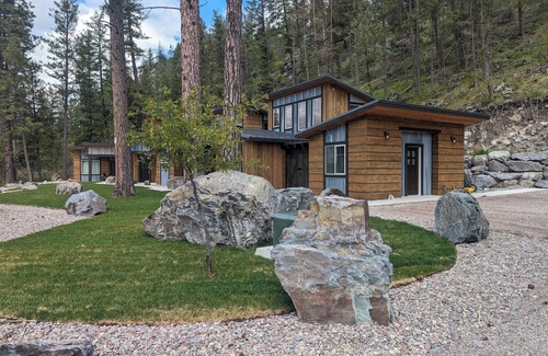 Bigfork Cabin | Montana Ponderosa Cabins short walk to Flathead Lake-near Glacier national park