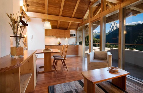 Ortisei Apartment | Montaniola Apartment Resciesa - Bright living in a fantastic location