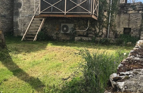 Lhospitalet House | MONTAT, 46 Lot, Quercy white. Small house with garden