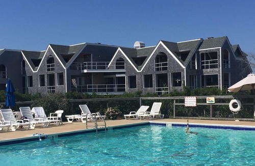 Montauk Condo | MONTAUK CONDO RENOVATED 1 BEDROOM WATERFRONT ON FORT POND BAY