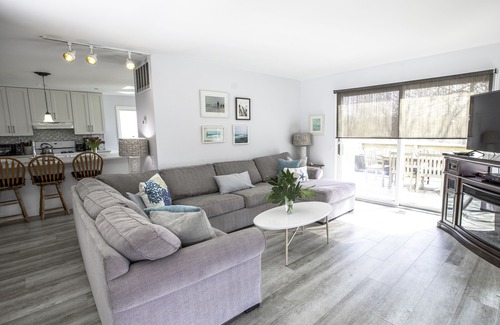 Montauk House | Montauk House with Lake View
