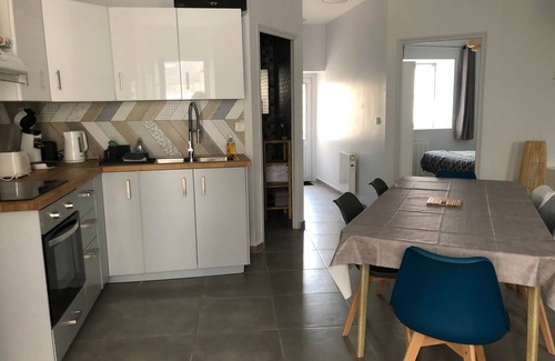 Montbard House | Montbard 3 Logements Pour Groupe 15 Personnes Maxi