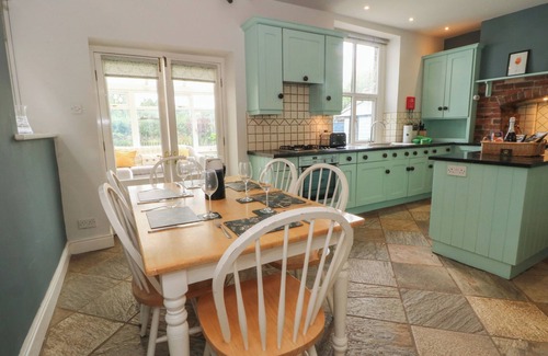 Buxton Cottage | MONTCLAIR, pet friendly, with open fire in Buxton