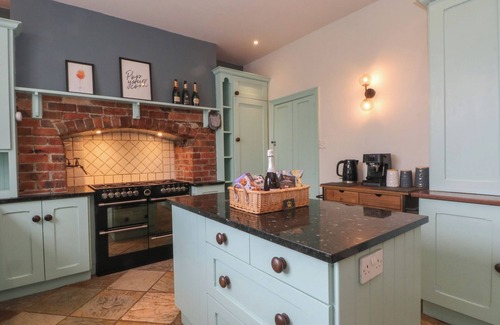 Buxton Cottage | MONTCLAIR, pet friendly, with open fire in Buxton