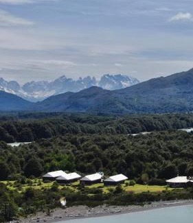 Puerto Natales Hotel | Monte Balmaceda Lodge & Glaciers