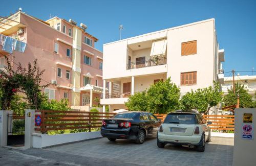 Rhodes Apartment | Monte Smith Luxury Garden Apartment With Parking