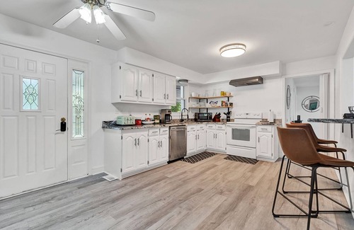 Monteagle House | Monteagle Modern Home -Awesome Location-New Spring Specials!