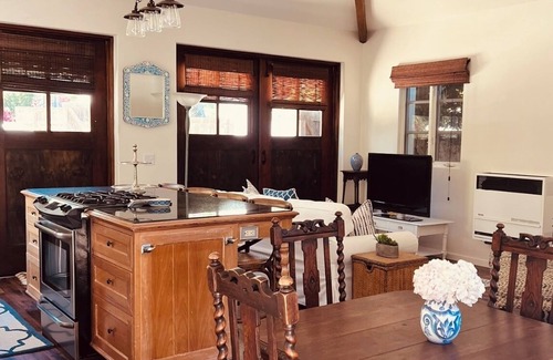 Upper Village Cottage | Montecito Casita Pequena!