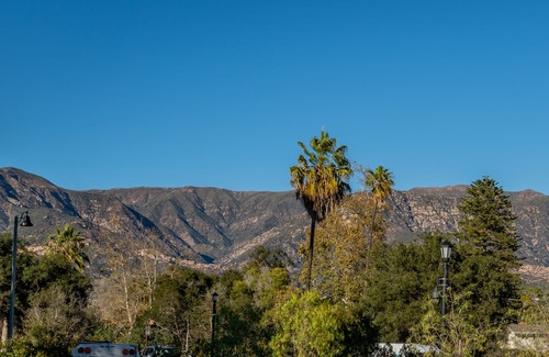 Montecito House | Montecito Mid-Century - ​​​​​​​Miramar Beach with Pool