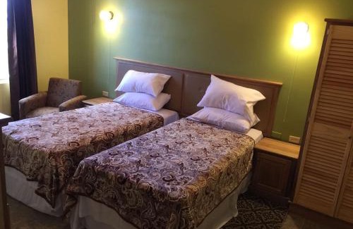 Piarco Hotel | Montecristo Inn