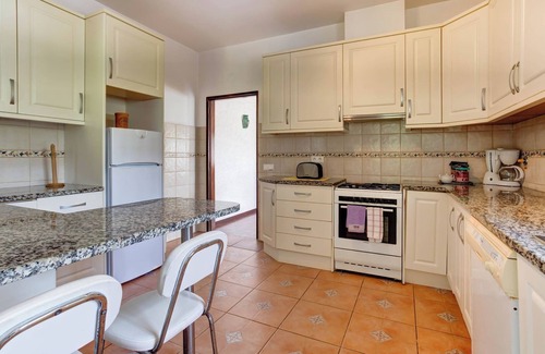 Carvoeiro Villa | Montenegro Superbly Located Family Vila With Game Room & Pool