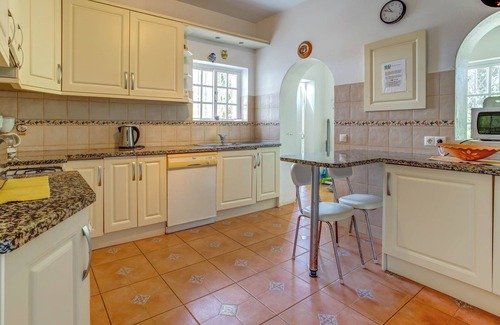 Carvoeiro Villa | Montenegro Superbly Located Family Vila With Game Room & Pool
