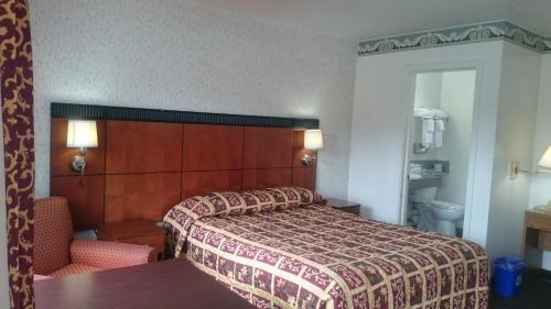 North Fremont Street Hotel | Monterey Fairgrounds Inn