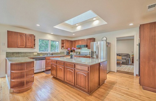 Munras Avenue House | Monterey Oaks elegant tranquil 2-3 bedroom getaway near downtown Monterey.