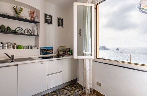 Borgo Antico Apartment | Monterosso al Mare! Seview Roomy Flat x4