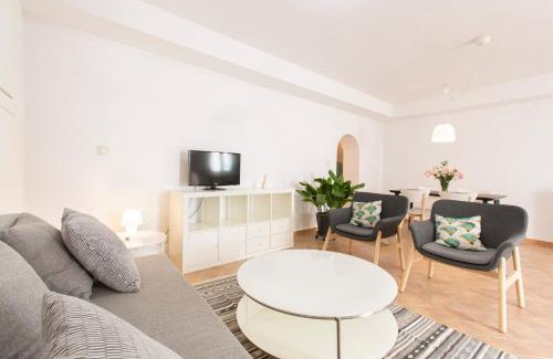 Sacromonte Apartment | Montes Claros 26