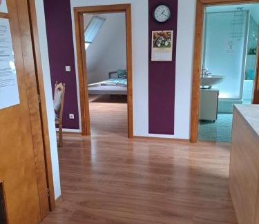 Memmendorf Apartment | Monteur- und Ferienwohnung in Hainichen - Obergeschoss oder Dachgeschoss - Familie Weber