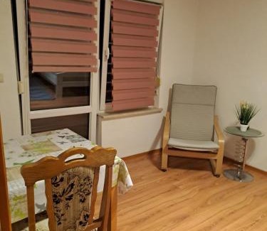 Memmendorf Apartment | Monteur- und Ferienwohnung in Hainichen OT Bockendorf - Erdgeschosswohnung - Familie Weber