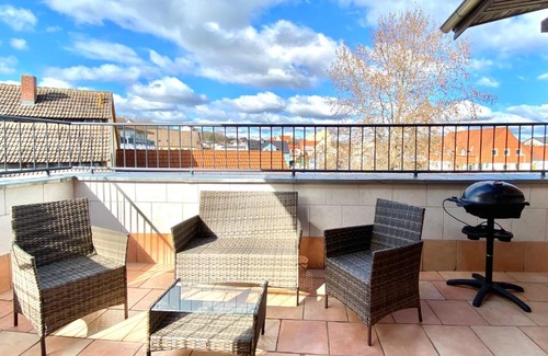 Aschersleben Apartment | Monteur-Unterkunft, Apartment bis 4 Personen, Balkon, Grill, Smart-TV, NETFLIX, Küche