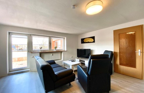 Aschersleben Apartment | Monteur-Unterkunft, Apartment bis 4 Personen, Balkon, Grill, Smart-TV, NETFLIX, Küche