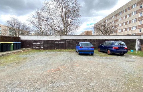 Aschersleben Apartment | Monteur-Unterkunft, Apartment bis 4 Personen, Balkon, Grill, Smart-TV, NETFLIX, Küche