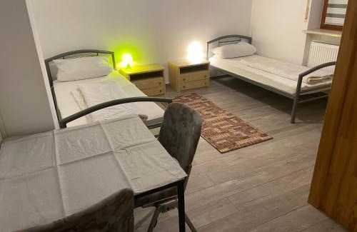 Furstenfeldbruck District Apartment | Monteursunterkunft Egenhofen - fitters' accommodation with shared kitchen