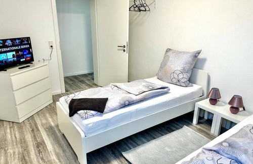 Wuerzburg Apartment | Monteurswohnung mit Ausblick Über Würzburg - Wlan - Parkplätze - A3 Nähe