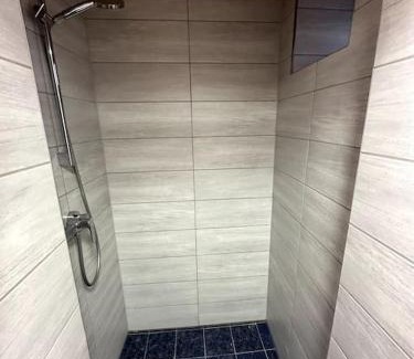 Borna Apartment | Monteurwohnung im Untergeschoss
