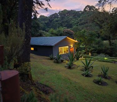 Quebrada Grande House | Monteverde Casa Mia, near main attractions and town!