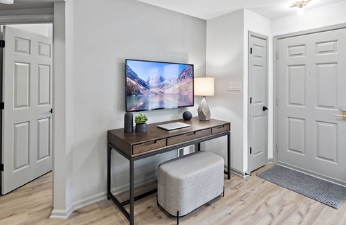 North Bethesda Condo | Month to Month Upscale 1bed/1bath Living