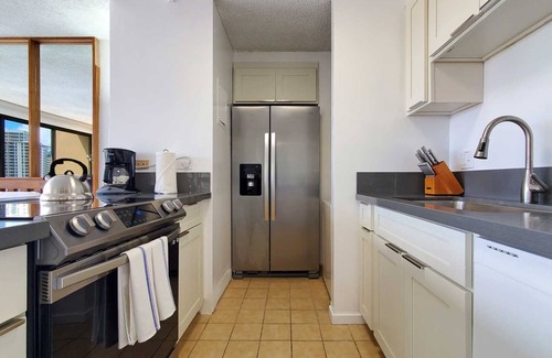Waikiki Apartment | Monthly Discovery Bay 2515 Studio City/Waikiki/Mountain Views Queen Bed