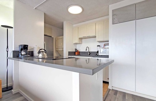 Waikiki Apartment | Monthly Discovery Bay 2515 Studio City/Waikiki/Mountain Views Queen Bed