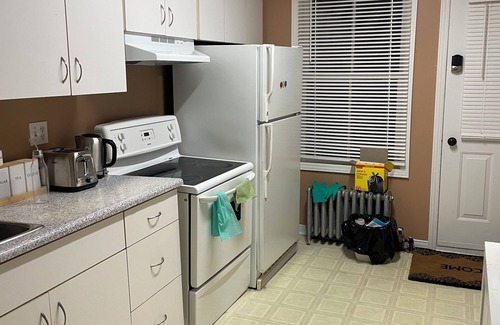 Centretown West Apartment | Monthly rental - 1-BDR apt, ALL included (hot water, hydro and heating).