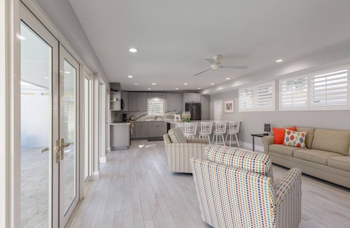Lauderdale-by-the-Sea House | MONTHLY SPECIALS! ! WALK TO BEACH ! POOL