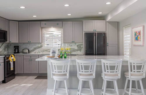Lauderdale-by-the-Sea House | MONTHLY SPECIALS! ! WALK TO BEACH ! POOL